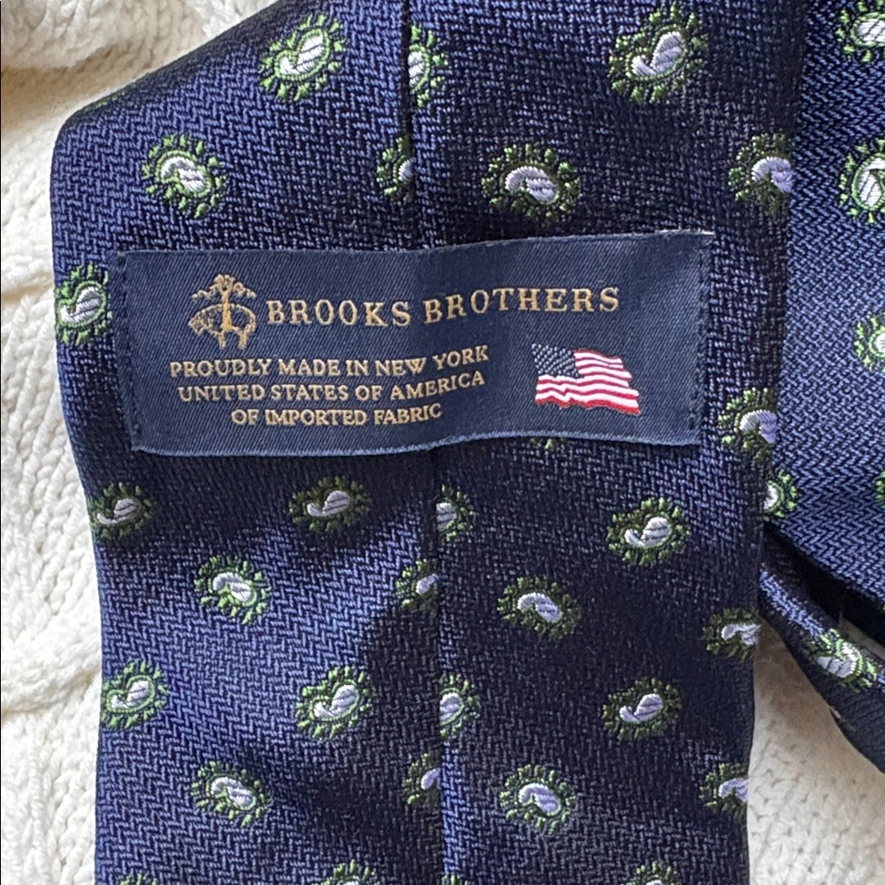 Brooks - Picture 7 of 7